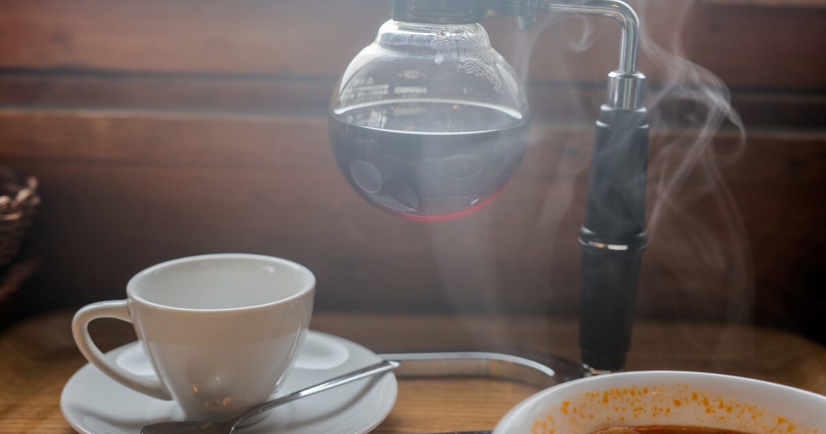 サイフォンとコーヒーカップとスープのランチセット