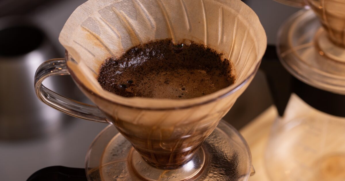 ドリッパーに入ったコーヒー粉のアップ